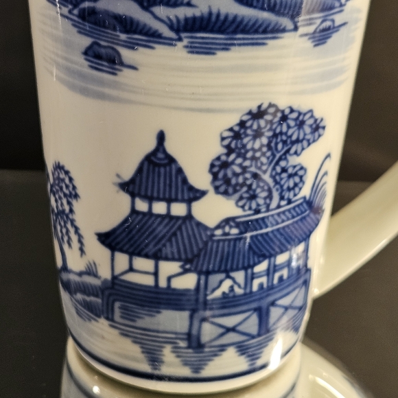 Vtg White And Blue Porcelain 16oz Mug. Blue Willow Inspiration Pattern Cup - Picture 2 of 14